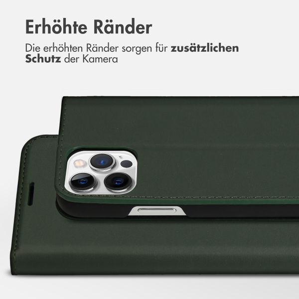 Accezz Premium Leather Slim Klapphülle Apple iPhone 12 (Pro) - Grün