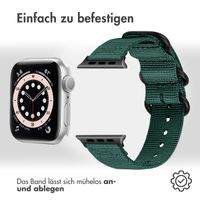 imoshion Robustes Nylonarmband für das  Apple Watch Series 1 - 9 / SE (38/40/41 mm) | Series 10 / 11 (42 mm) - Dunkelgrün