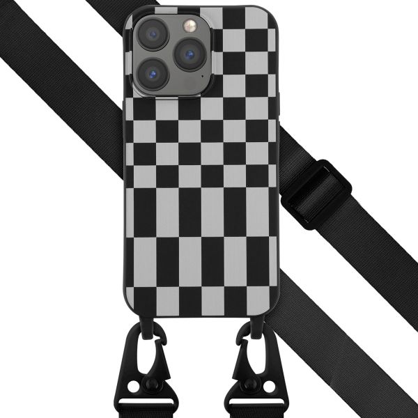 Selencia Silikonhülle design mit abnehmbarem Band für das iPhone 13 Pro - Irregular Check Black