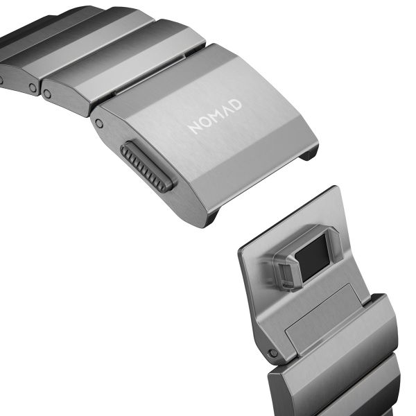 Nomad Titan-Gliederarmband für die Apple Watch Series 1 bis 10 / SE / Ultra (2) (44/45/46/49 mm) - Silber