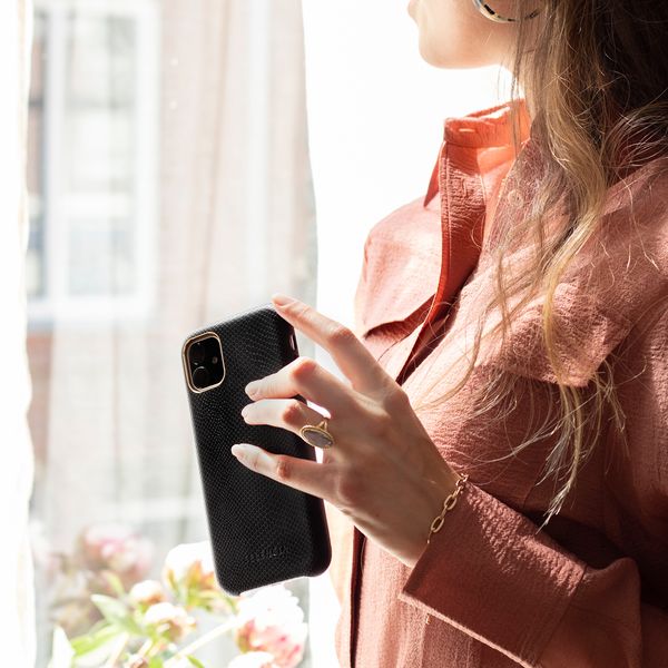 Selencia Gaia Backcover in Schlangenoptik Samsung Galaxy S21 Plus - Schwarz