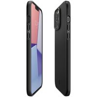 Spigen Thin Fit™ Hardcase für das iPhone 13 Pro - Schwarz