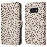 imoshion ﻿Design Klapphülle für das Samsung Galaxy S10e - Black And White Dots