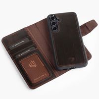 Wachikopa Magic Klapphülle 2-in-1 für das Samsung S23 FE - Dark Brown