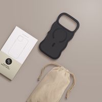 Selencia Wavy Backcover mit MagSafe Apple iPhone 17 Pro Max - Schwarz