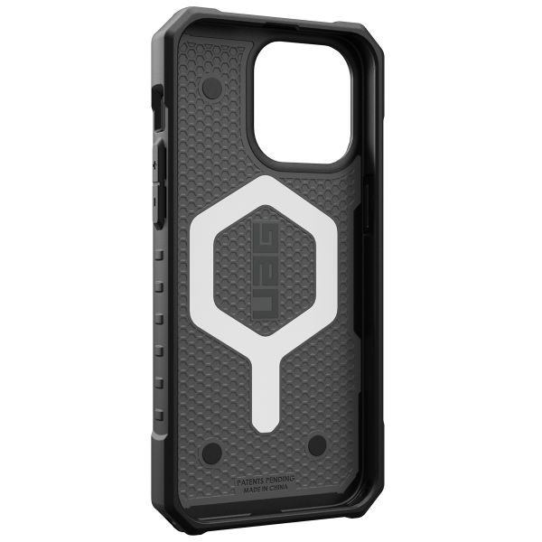 UAG Pathfinder Case für das iPhone 15 Pro Max - Geo Camo