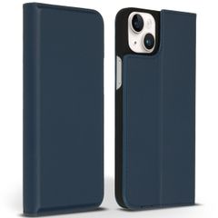 Accezz Premium Leather Slim Klapphülle für das iPhone 14 Plus - Dunkelblau