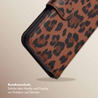 Selencia Sabi Klapphülle mit Leopardenmuster Apple iPhone 15 - Mocha Brown
