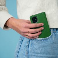 imoshion Luxuriöse Klapphülle Apple iPhone 12 (Pro) - Grün