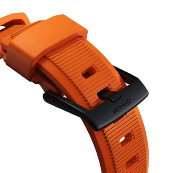 Nomad Robustes Armband FKM für die Apple Watch Series 1 bis 10 / SE / Ultra (2) (44/45/46/49 mm) - Schwarz/Orange