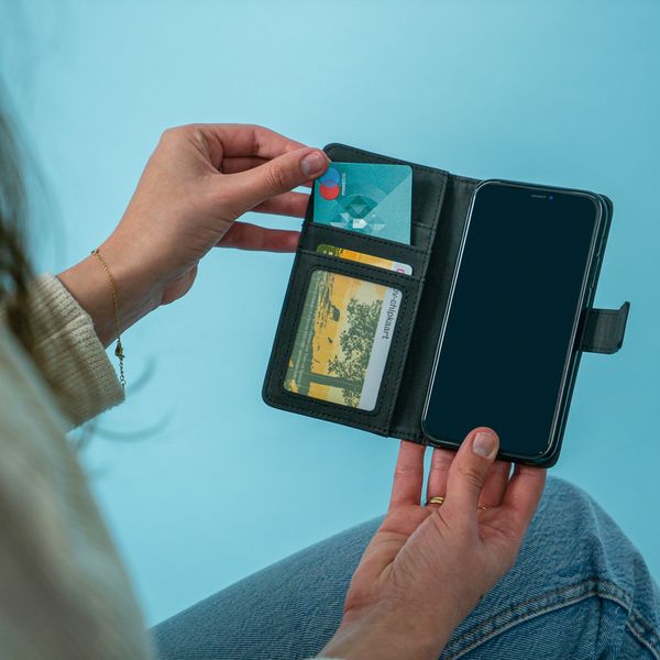 imoshion Luxuriöse Klapphülle Motorola Edge Plus - Braun