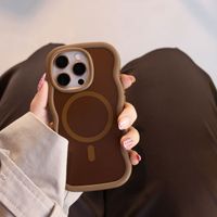 Selencia Wavy Backcover mit MagSafe Samsung Galaxy S25 / S24 - Mocha Brown