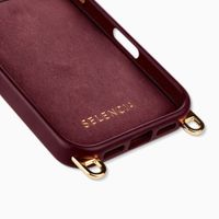 Selencia Rivièra Backcover mit MagSafe mit abnehmbaren Haken Apple iPhone 17 Pro - Bold Burgundy