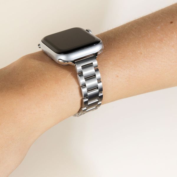 Selencia Slim Stahlgliederarmband für das  Apple Watch Series 1 t/m 9 / SE (38/40/41 mm) | Series 10 / 11 (42 mm) - Silber