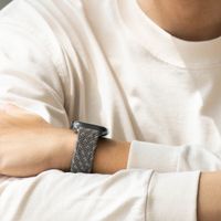 Uniq Aspen Designer Edition Geflochtenes Armband für das  Apple Watch Series 1 t/m 11 / SE / Ultra (44/45/46/49 mm) - Pebble Grey