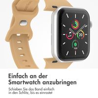 imoshion Silikonband⁺ für die Apple Watch Series 1 bis 9 / SE (38/40/41 mm) | Series 10 (42 mm) - Walnut - Größe S/M