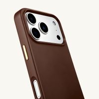 Selencia Rivièra Backcover mit MagSafe mit abnehmbaren Haken Apple iPhone 17 Pro - Choco Brown