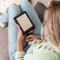 imoshion Stand Flipcase für das Kobo Libra Colour / Tolino Vision Color - Hellblau