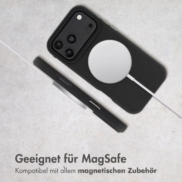 Accezz Tough Back Cover mit MagSafe Apple iPhone 18 Pro Max / 17 Pro Max - Schwarz