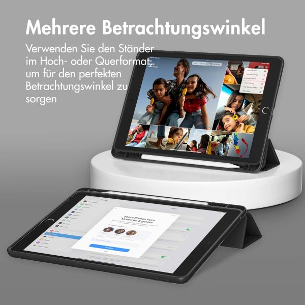 Accezz Smarte Klapphülle aus Silikon Apple iPad 9 (2021) 10.2 Zoll / iPad 8 (2020) 10.2 Zoll / iPad 7 (2019) 10.2 Zoll - Schwarz