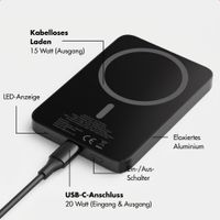 Selencia Vivid Powerbank 5.000 mAh - MagSafe und Qi - Black / Bonbon Stripe Matcha
