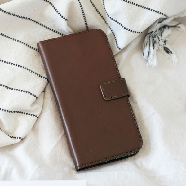 Selencia Echtleder Klapphülle Apple iPhone 12 (Pro) - Braun