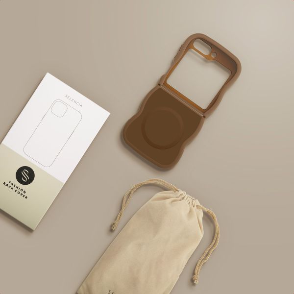 Selencia Wavy Backcover mit MagSafe Samsung Galaxy Z Flip 6 - Mocha Brown