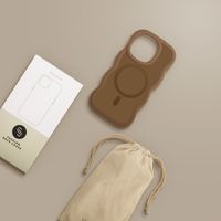 Selencia Wavy Backcover mit MagSafe Apple iPhone 15 Pro - Mocha Brown