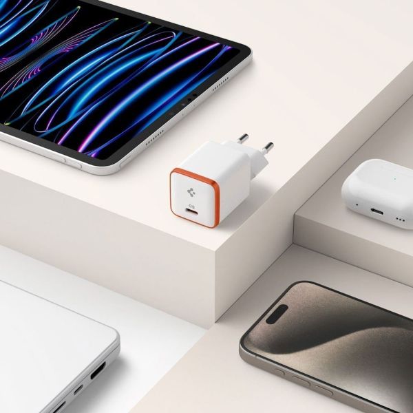 Spigen ArcStation Essential | USB-C Wandladegerät 30 Watt - Weiß