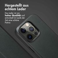 Accezz 2-in-1 Klapphülle aus Leder mit MagSafe für das iPhone 15 Pro - Onyx Black