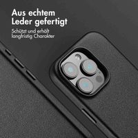 Accezz MagSafe Leather Backcover für das iPhone 16 Pro - Onyx Black