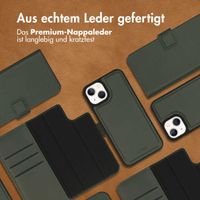 Accezz Premium Leather 2 in 1 Klapphülle für das iPhone 13 Mini - Grün