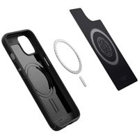 Spigen MagSafe Armor Hülle für das Apple iPhone 13 - Schwarz
