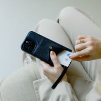 Selencia Nova Handyhülle mit Kordel und Kartenhalter Samsung Galaxy S25 - Schwarz