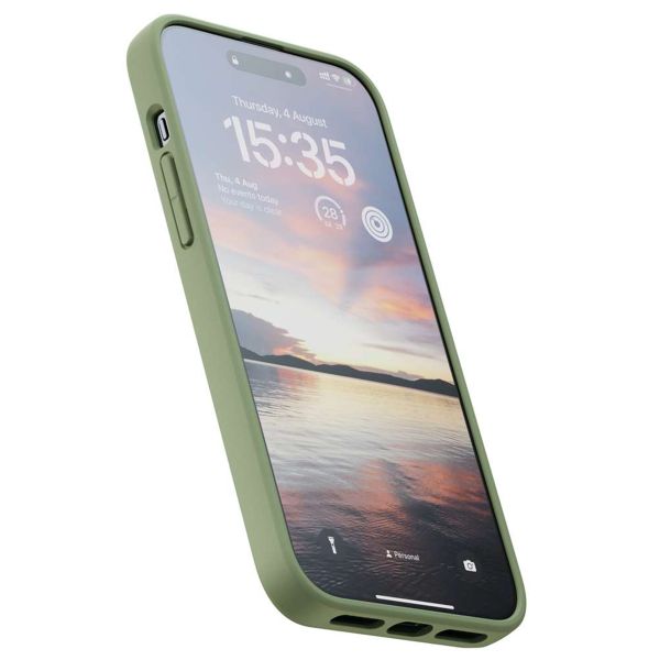 Njorð Collections Wildleder Comfort+ Case MagSafe für das iPhone 15 Plus - Olive