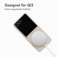 Accezz Liquid Silikoncase mit MagSafe Samsung Galaxy Z Flip 8 - Stone