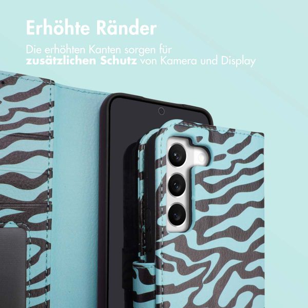 imoshion ﻿Design Klapphülle für das Samsung Galaxy S22 - Black Blue Stripes