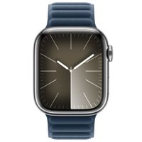 Apple Armband mit Magnetverschluss FineWoven für das  Apple Watch Series 1 t/m 9 / SE (38/40/41 mm) | Series 10 / 11 (42 mm) - Größe M/L - Pacific Blue