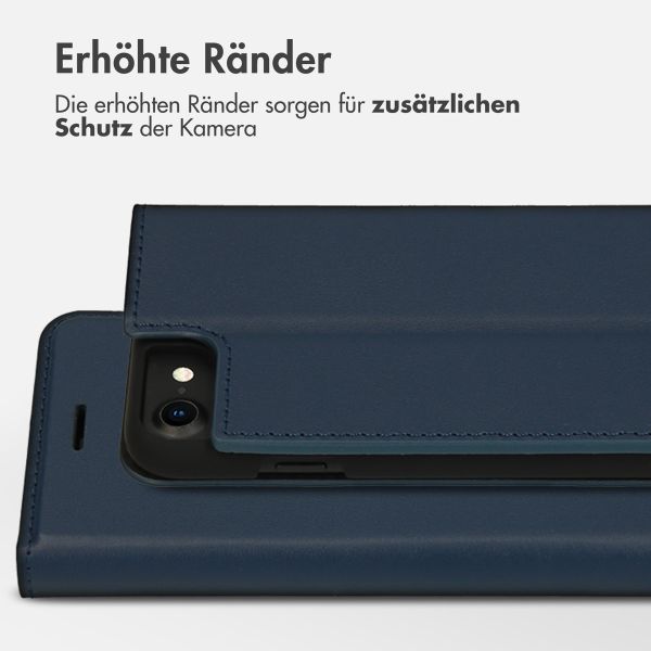 Accezz Premium Leather Slim Klapphülle für das iPhone SE (2022 / 2020) / 8 / 7 / 6(s) - Dunkelblau