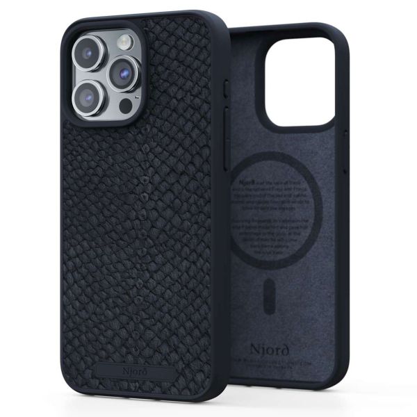 Njorð Collections Salmon Leather MagSafe Case für das iPhone 15 Pro Max - Black