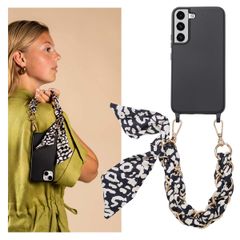 Selencia Back Cover mit Luxuriöser Handschlaufe Samsung Galaxy S22 - Schwarz