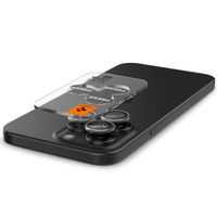Spigen Glas.tR EZFit Optik Linsen Protektor 2er-Pack für das Apple iPhone 15 Pro / 15 Pro Max
