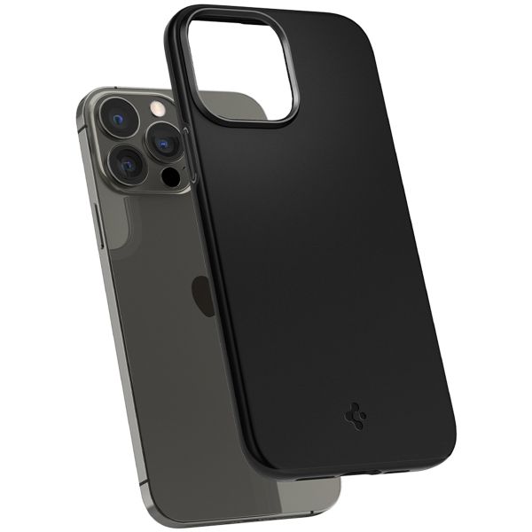 Spigen Thin Fit™ Hardcase für das iPhone 13 Pro - Schwarz