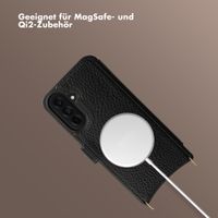 Selencia Riva Bookcase mit MagSafe und Handgelenkband Samsung Galaxy A37 (5G) - Schwarz