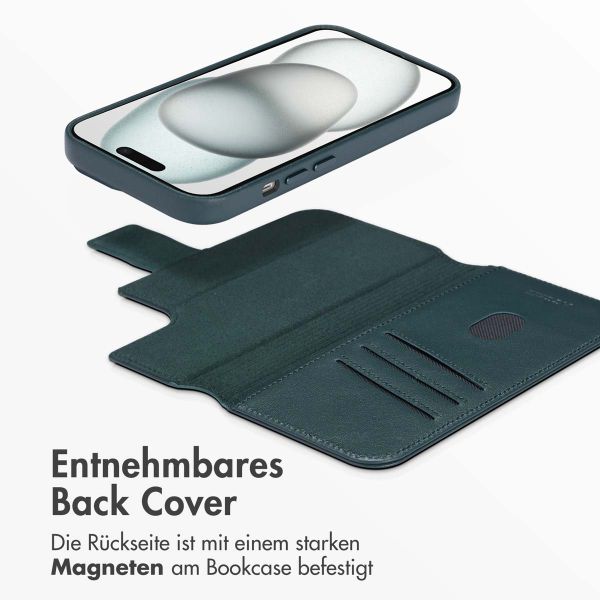 Accezz 2-in-1 Klapphülle aus Leder mit MagSafe für das iPhone 15 - Cedar Green