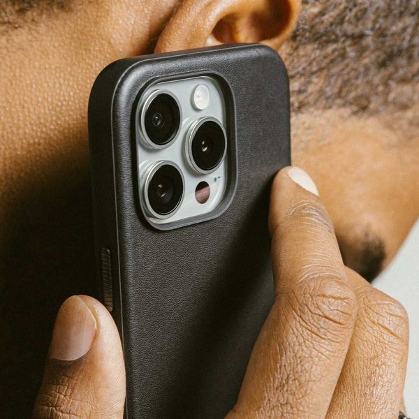 Nomad Modern Horween Leather Case Apple iPhone 16 Pro - Schwarz