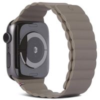 Decoded Silicone Magnetic Traction Strap Lite für Apple Watch Series 1-10 / SE / Ultra (2) - 42/44/45/46/49 mm - Dark Taupe