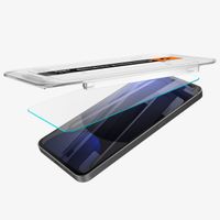 Spigen GLAStR Fit Displayschutzfolie + Applicator für das Samsung Galaxy A56 / S24 FE