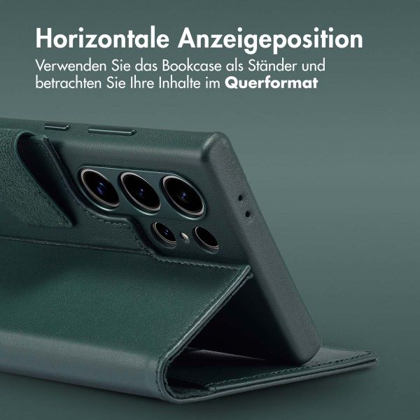 Accezz 2-in-1 Klapphülle aus Leder mit MagSafe für das Samsung Galaxy S24 Ultra - Cedar Green