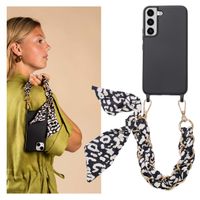 Selencia Back Cover mit Luxuriöser Handschlaufe Samsung Galaxy S22 - Schwarz